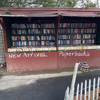 The Book Barn - Used Bookstore Near Me - Niantic, Connecticut