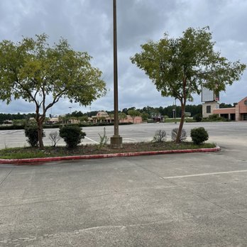 Outlets at Conroe - A desolate outlet mall in Conroe, Texas - Outlet Stores Near Me - Conroe, Texas Outlets at Conroe - A desolate outlet mall in Conroe, Texas - Outlet Stores Near Me - Conroe, Texas