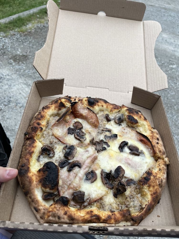 True Love Pizza Logo