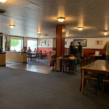 Everest Kitchen - Table's are slowly filling up. Friday evening. Weekend Dinner Rush. - Himalayan/Nepalese Near Me - Albany, California
