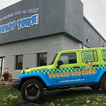 Hounds Town - Metro Detroit - Pet Groomers Near Me - Troy, Michigan Hounds Town - Metro Detroit - Pet Groomers Near Me - Troy, Michigan