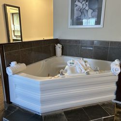 Quality Inn & Suites Seabrook- Nasa- Kemah - Very clean Jacuzzi
