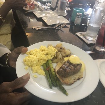 Laporta's Restaurant - New American Near Me - Alexandria, Virginia