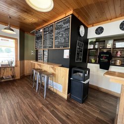Roman Wheel Pizzeria - Inside