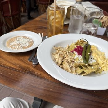 Hectors Bistro - Chilaquiles with egg & chicken - Bistros Near Me - Mazatlán, SIN Hectors Bistro - Chilaquiles with egg & chicken - Bistros Near Me - Mazatlán, SIN