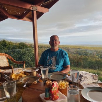 Kona Palace - Lanai breakfast - Hotels Near Me - Captain Cook, Hawaii
