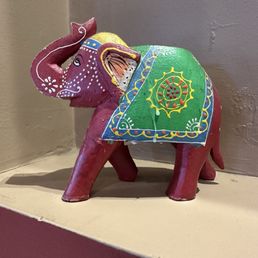 This is the elephant that was next to my table. This is the elephant that was next to my table.