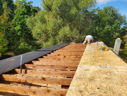 Monarque Roofing & Waterproofing Logo