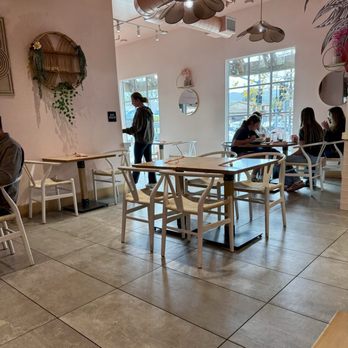 Breezy - Back seating area - Breakfast & Brunch Near Me - San Juan Capistrano, California
