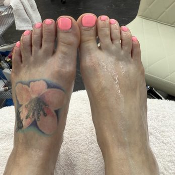 Serené salon - Organic volcano pedicure with "17" pink in pastels - Hair Salons Near Me - Highland, California Serené salon - Organic volcano pedicure with "17" pink in pastels - Hair Salons Near Me - Highland, California