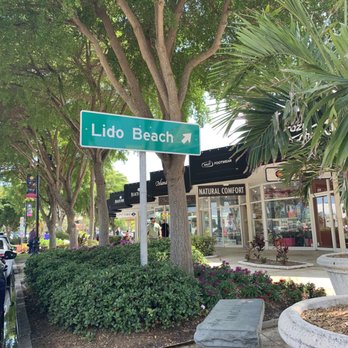 St Armands Circle - Shopping Centers Near Me - Sarasota, Florida