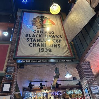 Portillo's & Barnelli's Chicago - Hot Dogs Near Me - Chicago, Illinois