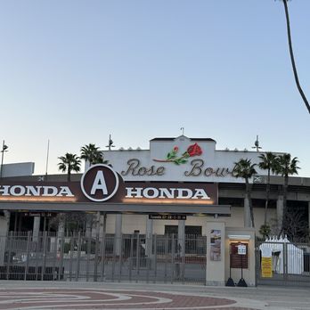 Rose Bowl Loop Track - Parks Near Me - Pasadena, California