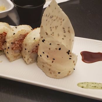 Show Sushi - Arrow Roll (Shrimp Tempura, Spicy Crab, Avocado, soy paper) - Sushi Bars Near Me - San Dimas, California