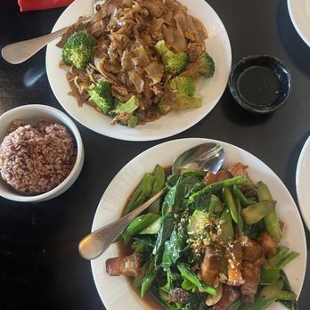 Thai Fusion Bistro - Chinese Broccoli with Crispy Pork Stir Fry Pad See Ew - Thai Near Me - West Hills, California Thai Fusion Bistro - Chinese Broccoli with Crispy Pork Stir Fry Pad See Ew - Thai Near Me - West Hills, California