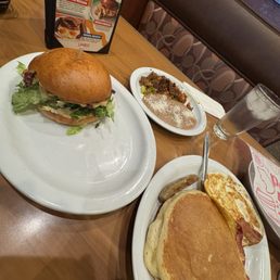 Chorizo a la mexicana, chicken sandwich, original breakfast Chorizo a la mexicana, chicken sandwich, original breakfast
