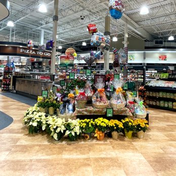 Harris Teeter - a display in a grocery store - Grocery Near Me - Fort Mill, South Carolina