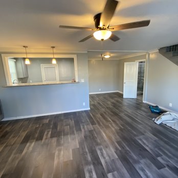Herod Builders - a living room with hardwood floors - General Contractors Near Me Herod Builders - a living room with hardwood floors - General Contractors Near Me