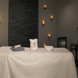 Medici Urgent Care and Wellness Center - Beautiful acupuncture and massage therapy room