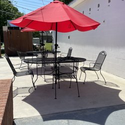 Billy D'S Seafood - Outside patio. Great for eating crabs