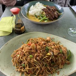 Kittichai Köln - Yellow curry with duck and fried noodles with chicken