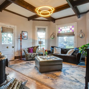 Victorian Secrets - Living Room - Vacation Rentals Near Me - Newberg, Oregon Victorian Secrets - Living Room - Vacation Rentals Near Me - Newberg, Oregon