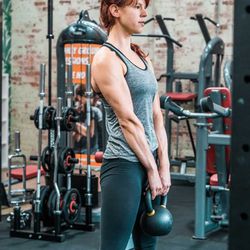 Dukes Gym - Personal trainer Kiko doing kettle bell swings which is a great exercise to target the whole body and build up explosiveness!