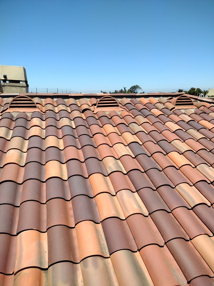 Slide of J&C López Roofing