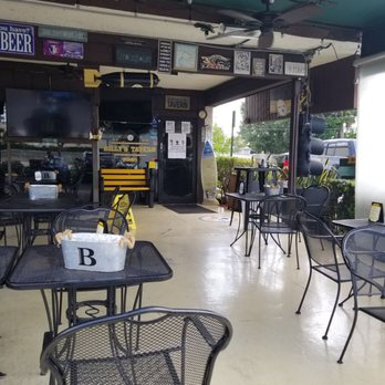 Billy's Tavern - Outside seating - Pubs Near Me - Davie, Florida