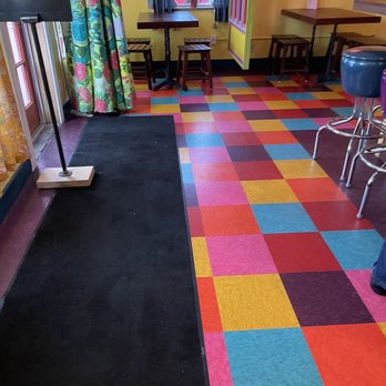 Thi Ni Thai - Interior - Thai Near Me - Oberlin, Ohio