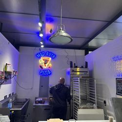 Mad Rush Pizza - Small but mighty zzzaaaa!