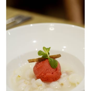 La Haute Cloche - SOUPE DE LITCHEE SORBET ROSE FRAMBOISE - Bistros Near Me - Paris, 75 La Haute Cloche - SOUPE DE LITCHEE SORBET ROSE FRAMBOISE - Bistros Near Me - Paris, 75