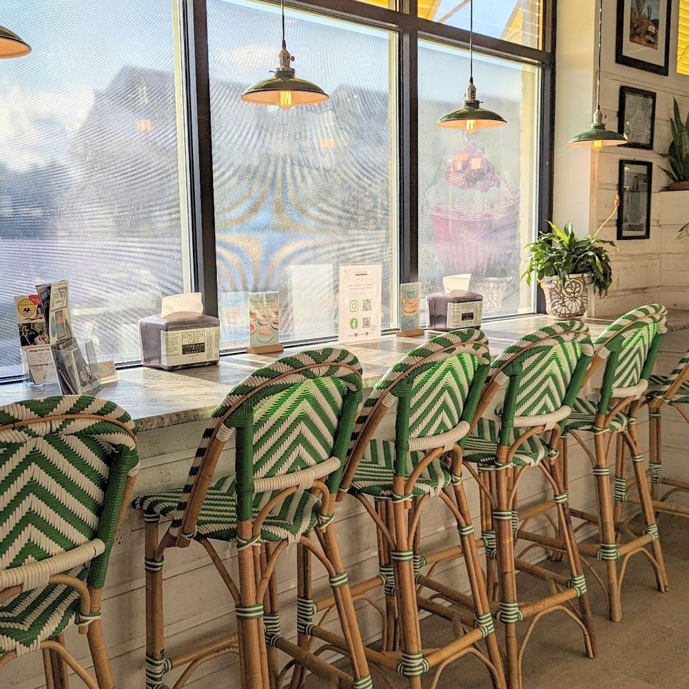 The Green Cat Juice Bar & Market - Inside seating area - Juice Bars & Smoothies Near Me - Virginia Beach, Virginia