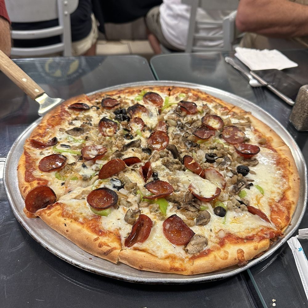 Pizza Italiano - Deluxe 14" pizza. Yum! - Pizza Near Me - Jacksonville, Florida Pizza Italiano - Deluxe 14" pizza. Yum! - Pizza Near Me - Jacksonville, Florida
