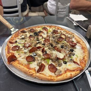 Pizza Italiano - Deluxe 14" pizza. Yum! - Pizza Near Me - Jacksonville, Florida
