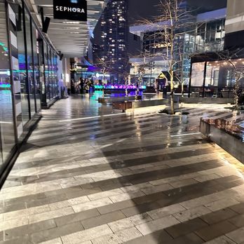 Earls Kitchen + Bar - amazing brentwood courtyard - Canadian (New) Near Me - Burnaby, British Columbia Earls Kitchen + Bar - amazing brentwood courtyard - Canadian (New) Near Me - Burnaby, British Columbia