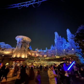 Star Wars: Galaxy's Edge - Galaxy's Edge IG: @ammysalamii - Amusement Parks Near Me - Anaheim, California