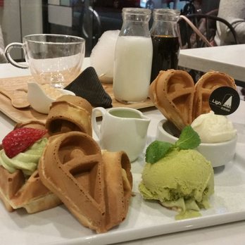 Light Cafe - Matcha and cotton candy - Cafes Near Me - Toronto, Ontario