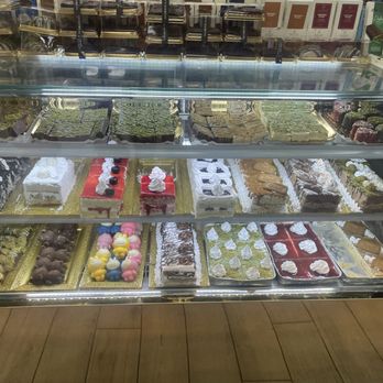 Golden Roastery - Pastry display - Coffee Roasteries Near Me - Houston, Texas Golden Roastery - Pastry display - Coffee Roasteries Near Me - Houston, Texas