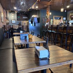 F.C. Weiss Pub and Eatery - Interior