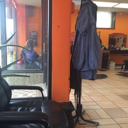 X-Pert Cuts - One side of the waiting area