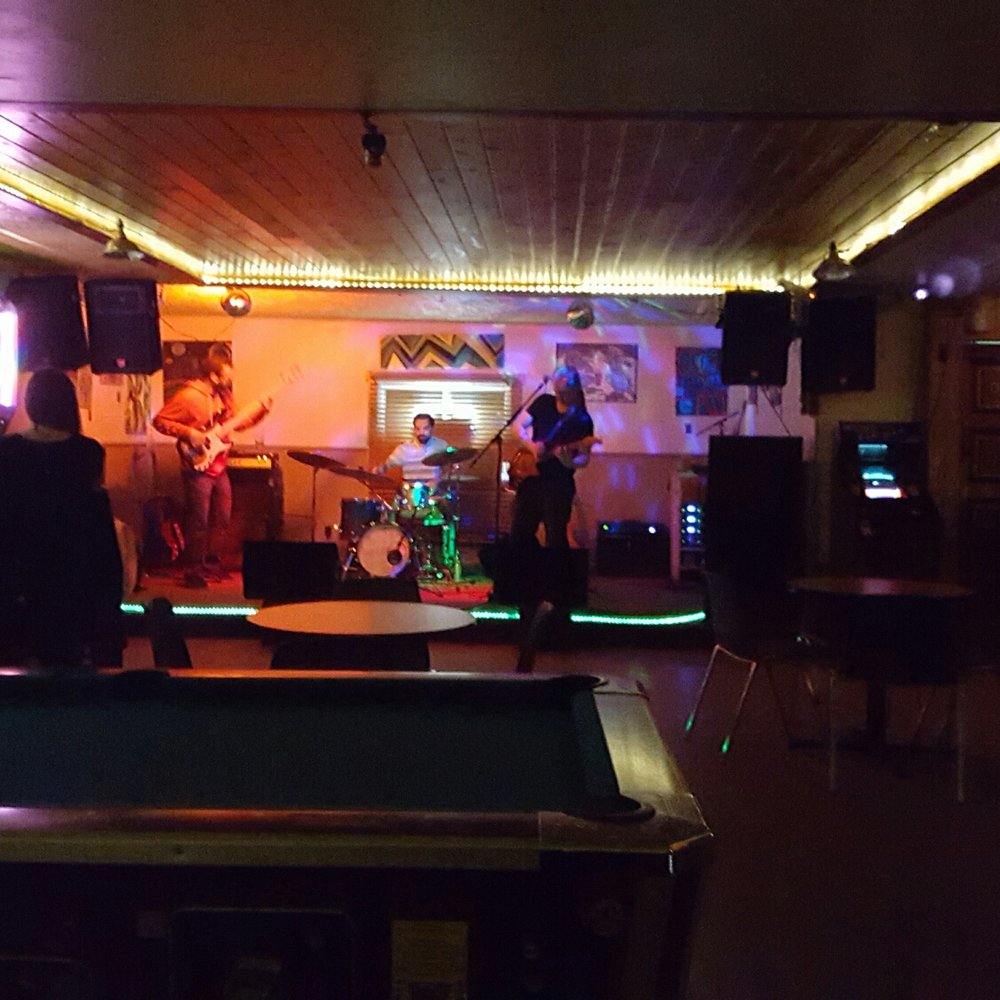 Loud but good jam band. Loud but good jam band.
