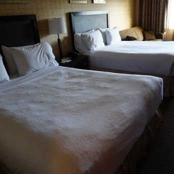 Holiday Inn Truro - Beds - Hotels Near Me - Truro, Nova Scotia