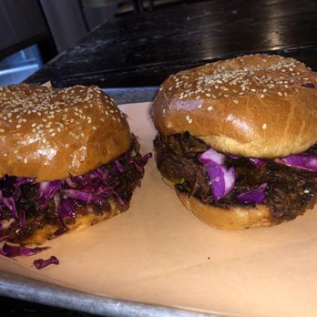 Izzy's Brooklyn Smokehouse - Pulled beef sandwich - Barbeque Near Me - Crown Heights, New York