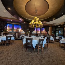 Chicago Prime Steakhouse - Dining room