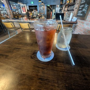The Blind Pig - Of course it was rather warm out so I decided to get an iced tea - Gastropubs Near Me - Niagara Falls, Ontario