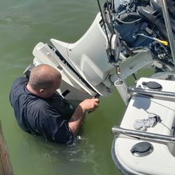 Toms Mobile Marine - Doing a water pump service