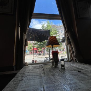 Paddy Murphy's Irish Pub - Booth scenery - Irish Pub Near Me - Bangor, Maine