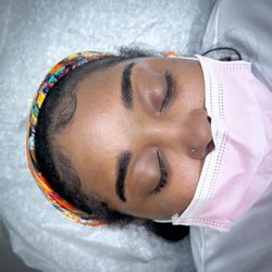 Blush Beauty Bar - Brow shape and tint