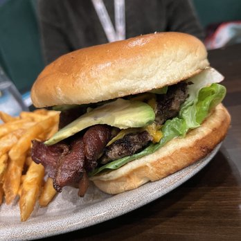 La Bodega Brewing - Bodega Burger - Breweries Near Me - Whittier, California La Bodega Brewing - Bodega Burger - Breweries Near Me - Whittier, California